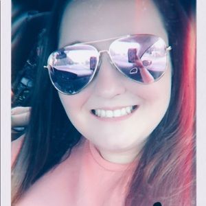 Meet your Posher, Alicia